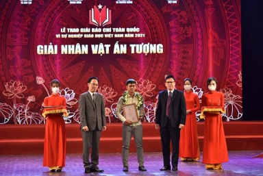 CHỦ HOMESTAY H’NAM GYA ĐẠT  “GIẢI NHÂN VẬT ẤN TƯỢNG” NĂM 2021