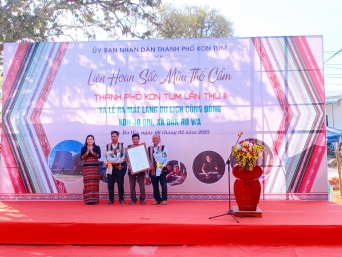 Khai mạc Liên hoan Sắc màu thổ cẩm lần thứ II và  Ra mắt Làng du lịch cộng đồng Kon Jơ Dri, xã Đăk Rơ Wa