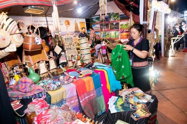 Trưng bày, giới thiệu, quảng bá sản phẩm đặc trưng và văn hóa truyền thống các tỉnh Tây Nguyên