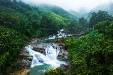 Khám phá vẻ đẹp suối Đăk Robay