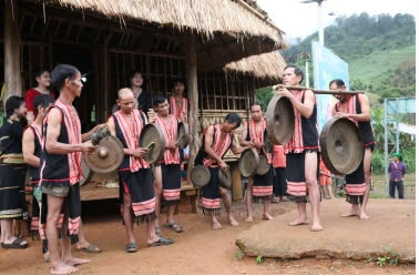 Bảo tồn bản sắc văn hóa để phát triển du lịch